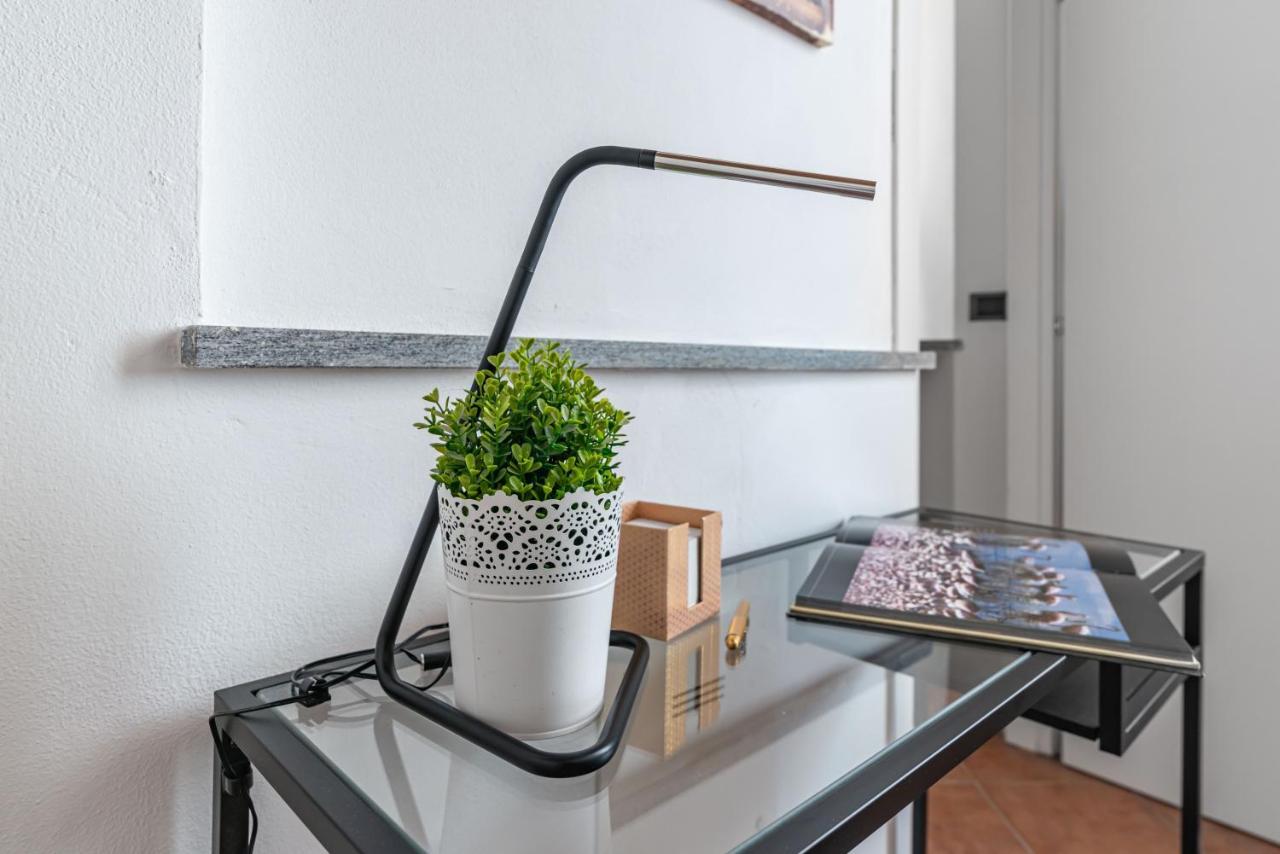 House Of Foscolo - Palazzo Cornazzani - By Host4U Apartment Pavia Bagian luar foto